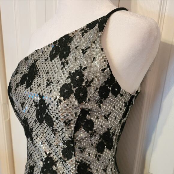 Robert, 4 | 90s Bodycon Lacy Sequences Evening Prom Dress - Picture 3 of 6